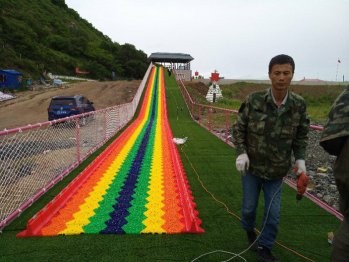 新华网红滑道项目